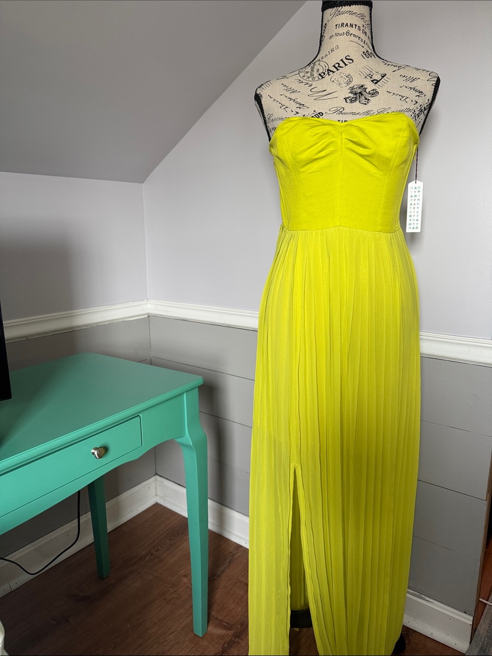 silence + noise - Neon Yellow /Strapless Pleated Maxi Dress Size: 6. NWT